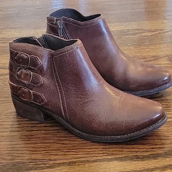 SUPER CUTE Matisse Brown Leather Booties - Picture 3 of 4